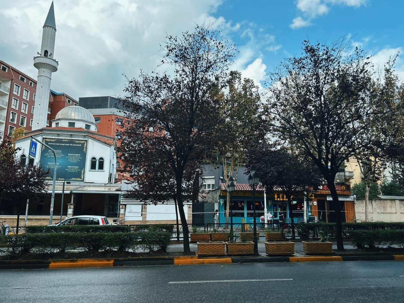 Clinton Tirana Inn Bagian luar foto