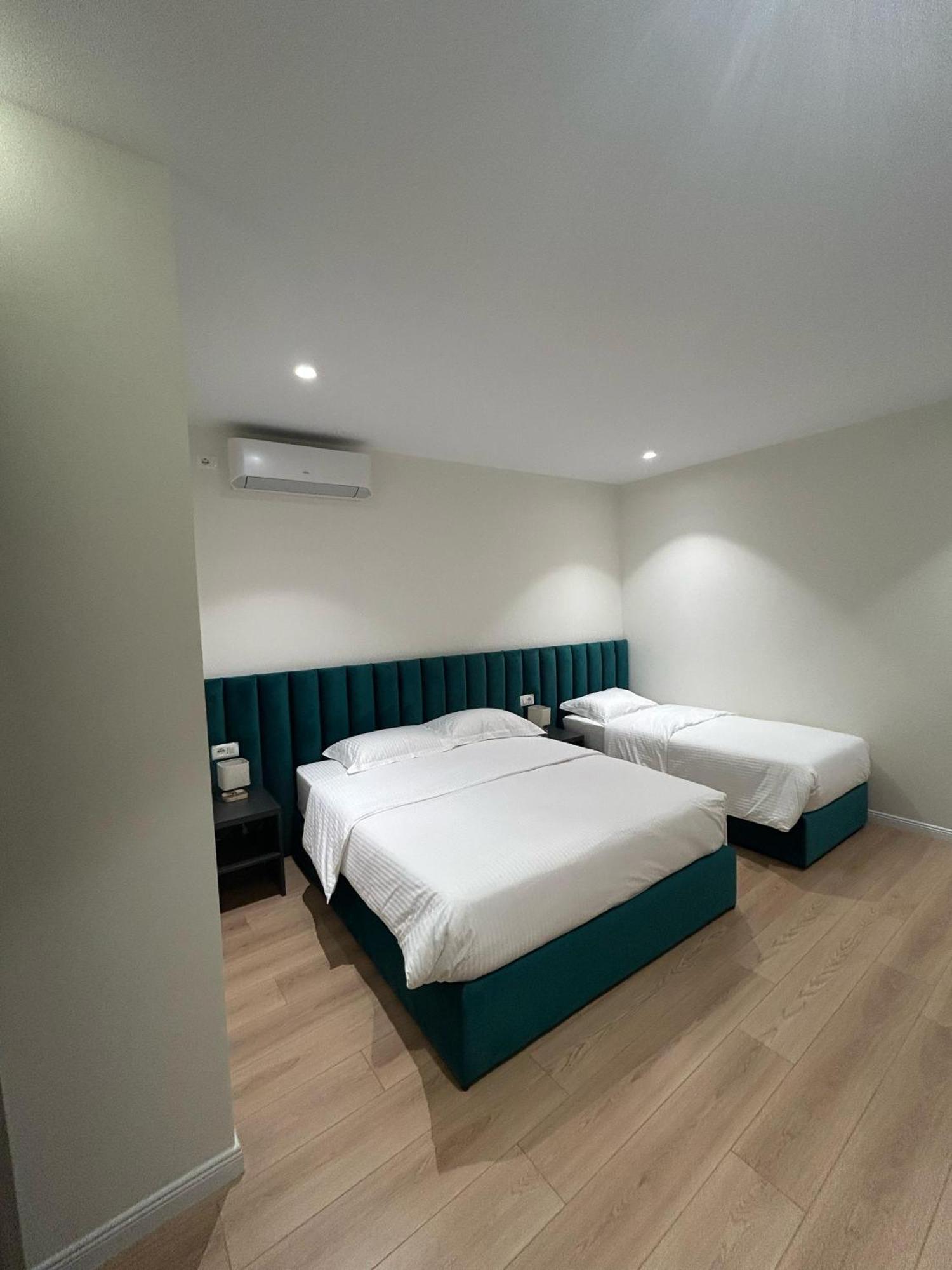 Clinton Tirana Inn Bagian luar foto