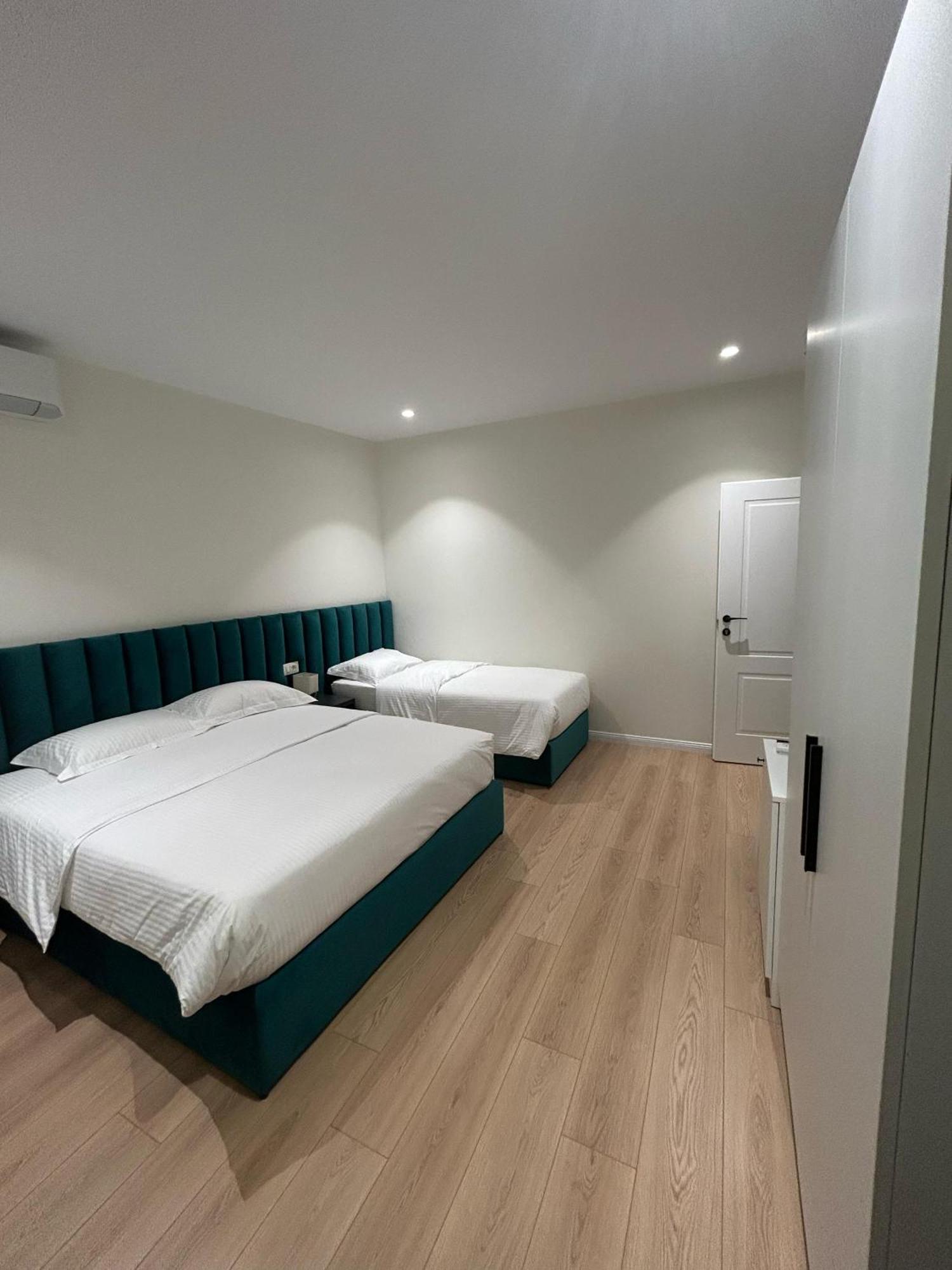 Clinton Tirana Inn Bagian luar foto